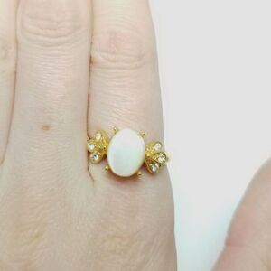 Vintage White Oval Rhinestone Ring, Gold Tone Band, Retro Estate, Size 9